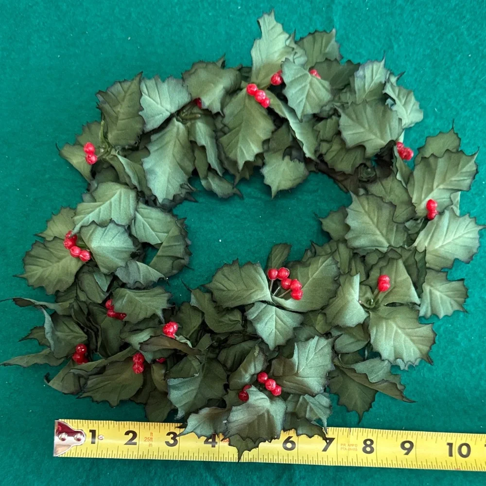 Festive Green and Red Holiday Greenery - 7 pcs